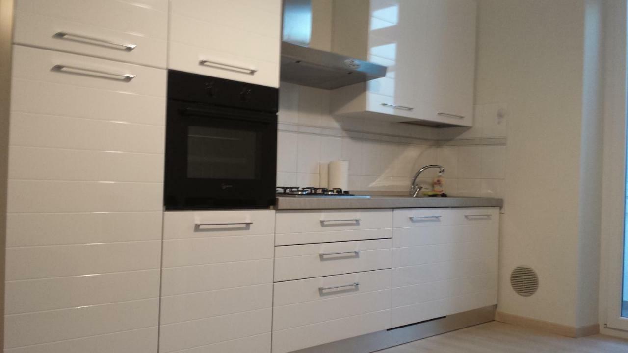 Residenza Lux Fronte Mare Apartment Vado Ligure Bagian luar foto