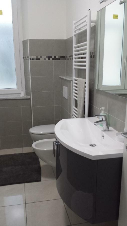 Residenza Lux Fronte Mare Apartment Vado Ligure Bagian luar foto