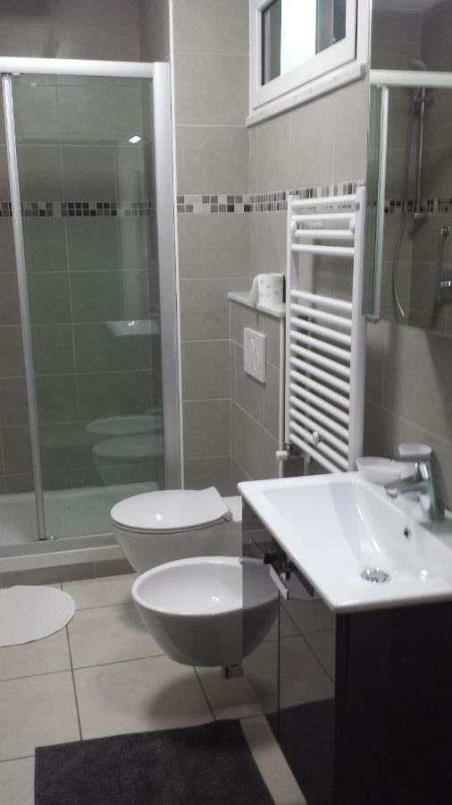 Residenza Lux Fronte Mare Apartment Vado Ligure Bagian luar foto