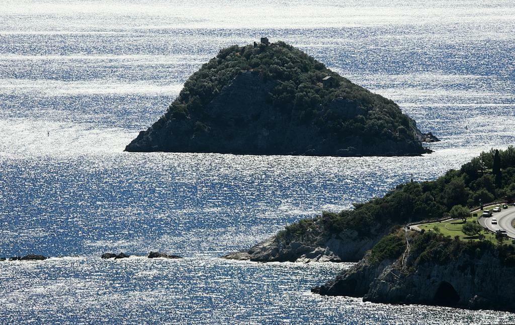 Residenza Lux Fronte Mare Apartment Vado Ligure Bagian luar foto