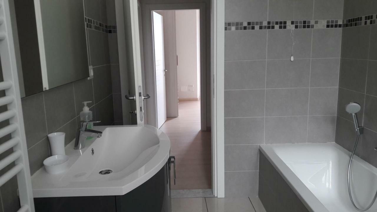 Residenza Lux Fronte Mare Apartment Vado Ligure Bagian luar foto