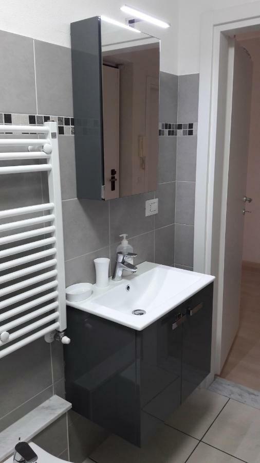 Residenza Lux Fronte Mare Apartment Vado Ligure Bagian luar foto