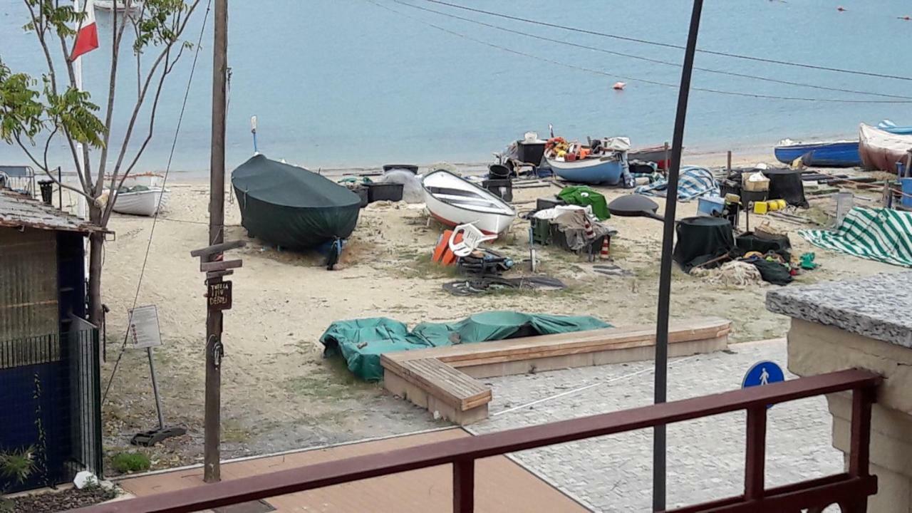 Residenza Lux Fronte Mare Apartment Vado Ligure Bagian luar foto