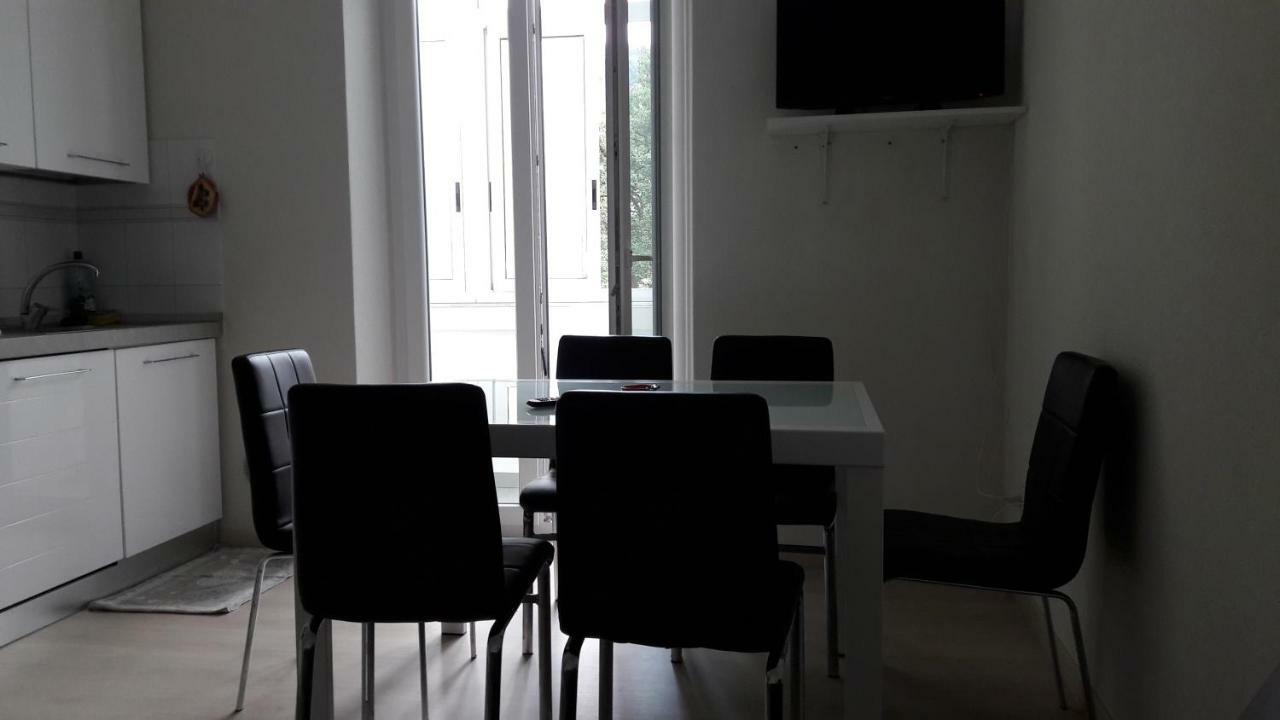 Residenza Lux Fronte Mare Apartment Vado Ligure Bagian luar foto