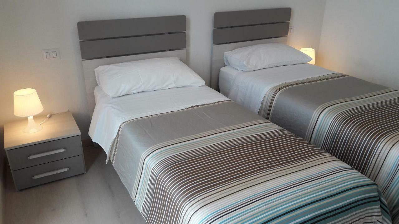 Residenza Lux Fronte Mare Apartment Vado Ligure Bagian luar foto