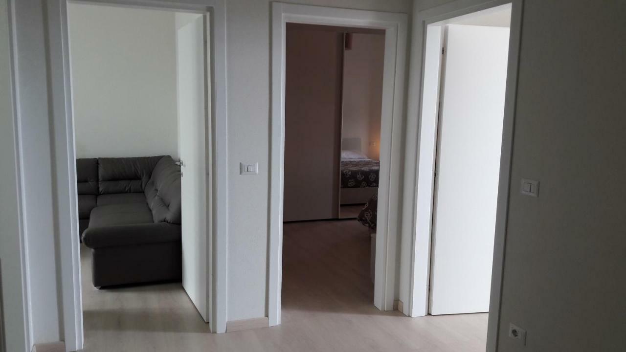 Residenza Lux Fronte Mare Apartment Vado Ligure Bagian luar foto