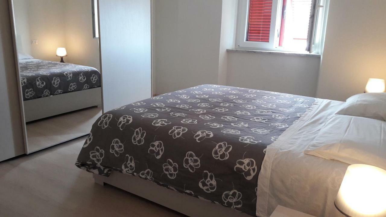 Residenza Lux Fronte Mare Apartment Vado Ligure Bagian luar foto