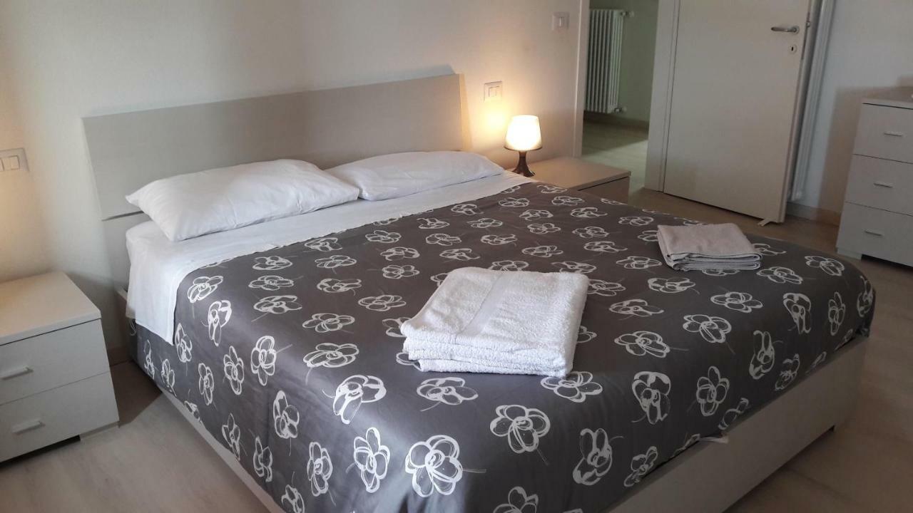 Residenza Lux Fronte Mare Apartment Vado Ligure Bagian luar foto