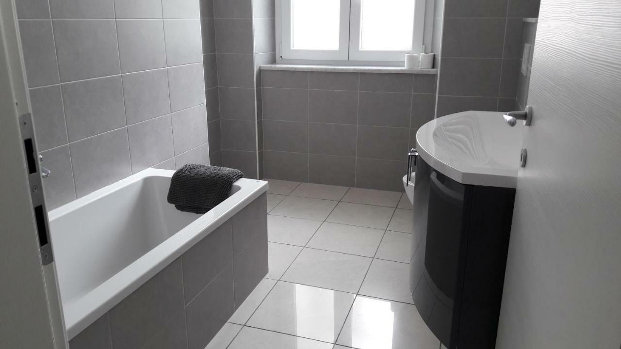 Residenza Lux Fronte Mare Apartment Vado Ligure Bagian luar foto
