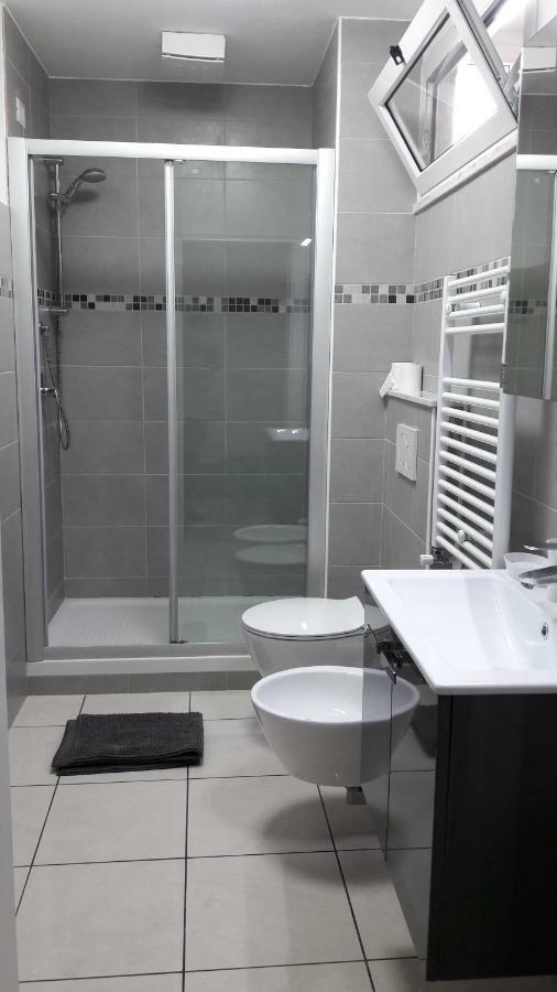 Residenza Lux Fronte Mare Apartment Vado Ligure Bagian luar foto