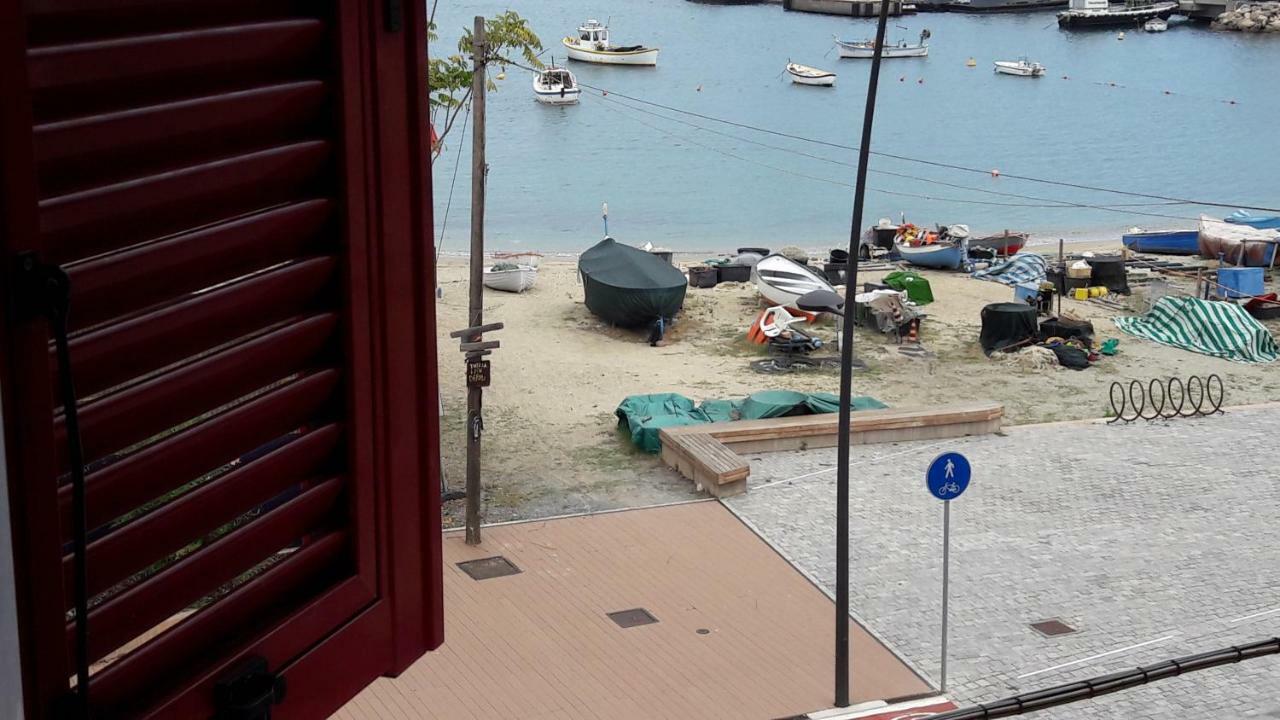 Residenza Lux Fronte Mare Apartment Vado Ligure Bagian luar foto