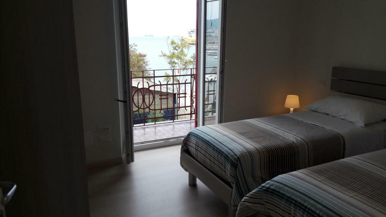 Residenza Lux Fronte Mare Apartment Vado Ligure Bagian luar foto