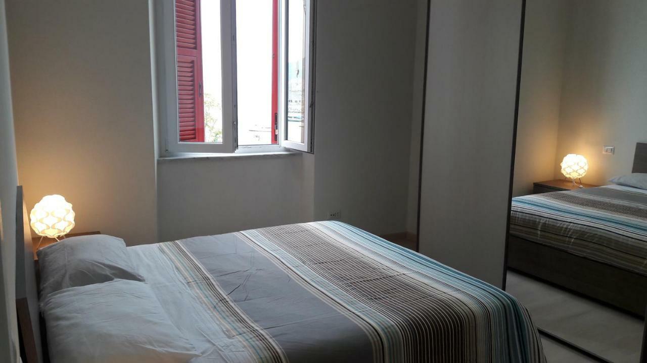 Residenza Lux Fronte Mare Apartment Vado Ligure Bagian luar foto