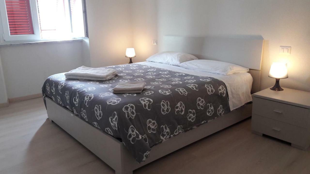 Residenza Lux Fronte Mare Apartment Vado Ligure Bagian luar foto